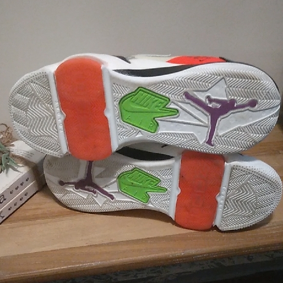 White and Black Athletic Sneakers with Red Accents - Picture 8 of 8